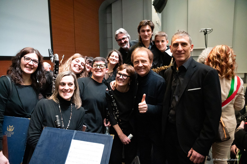Selfie di Gruppo dei Ragazzi della Banda di Bolgare con Roby Facchinetti