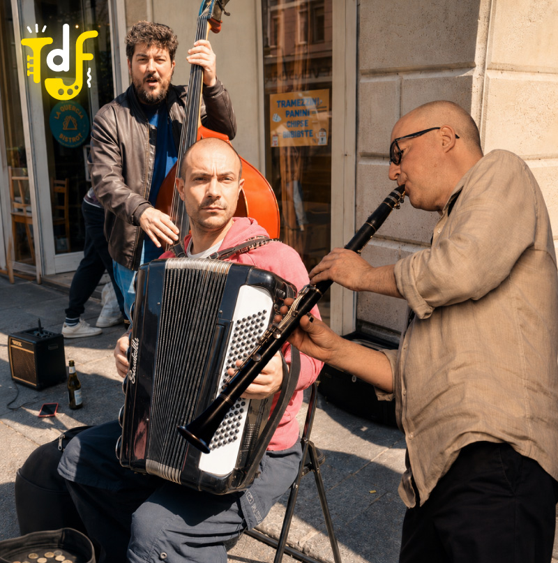 Mia Tat Gipsy al Contrabbasso e Fisarmonica con Guido Bombardieri al Clarinetto